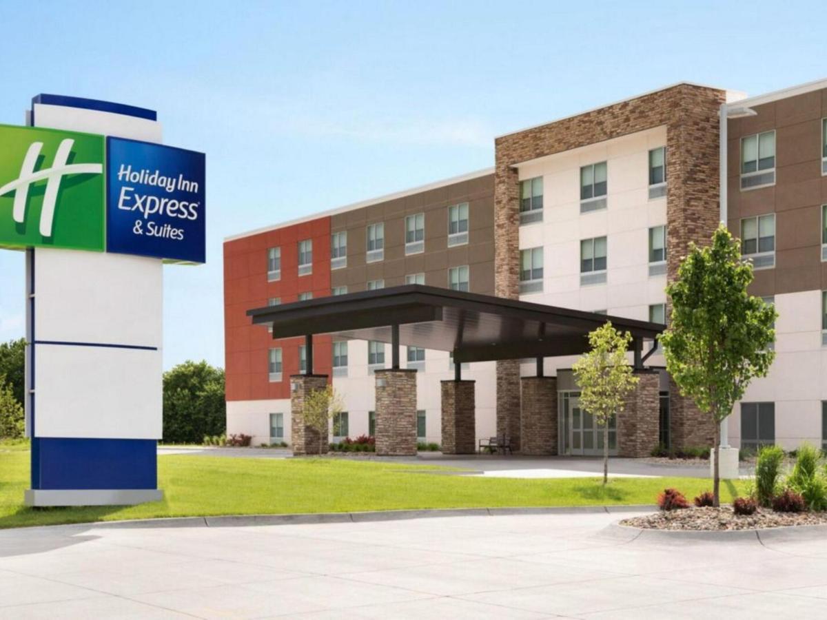 Holiday Inn Express & Suites - Dallas Market Center By Ihg Exterior foto