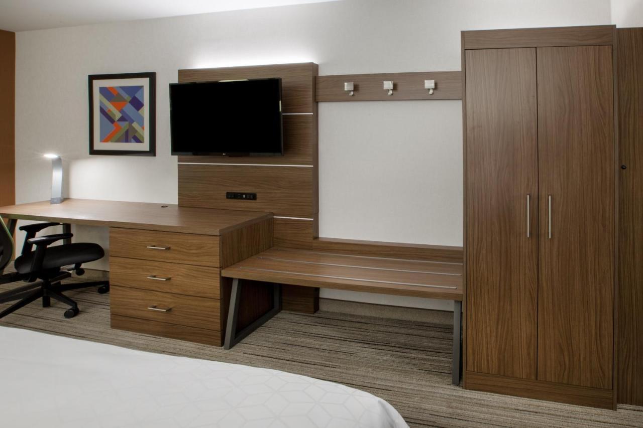 Holiday Inn Express & Suites - Dallas Market Center By Ihg Exterior foto