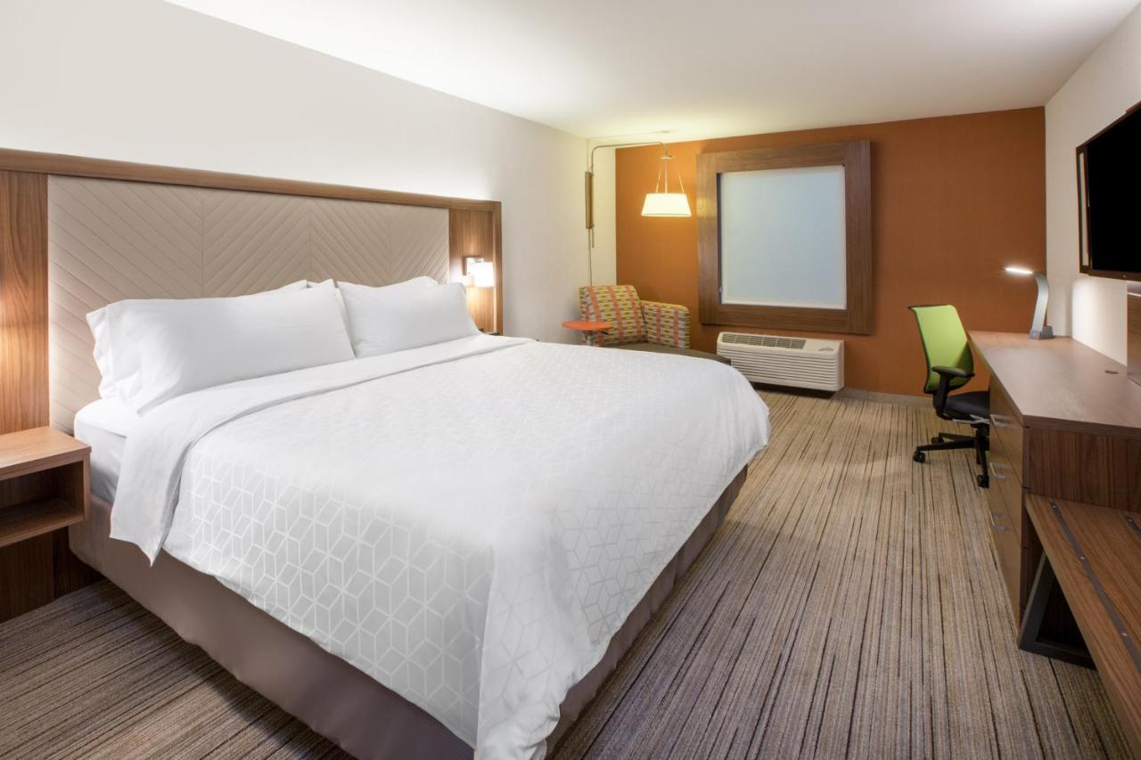Holiday Inn Express & Suites - Dallas Market Center By Ihg Exterior foto